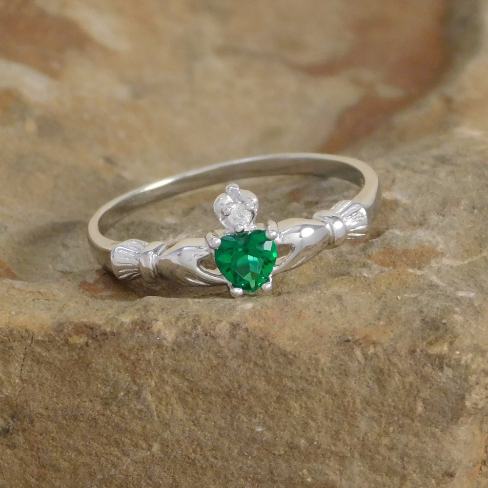 Dainty Irish Emerald Claddagh Ring  925 Silver